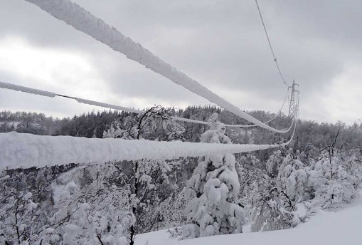 Un esempio di conduttore con accumulo di ghiaccio in superficie