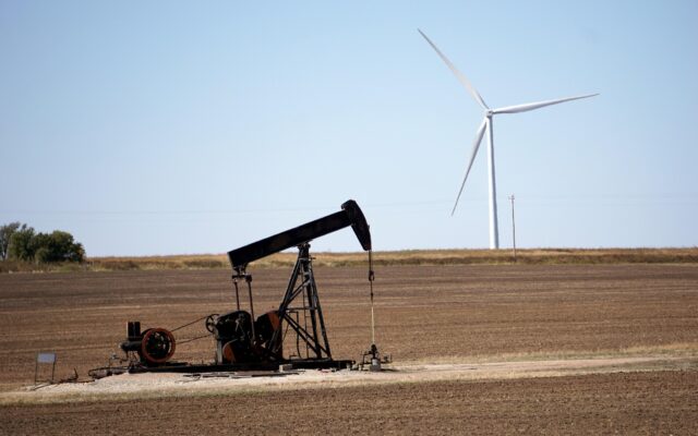 Crisi del petrolio e accelerazione della transizione energetica: una svolta inevitabile per il sistema globale